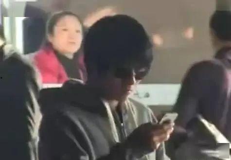 上海30男7女吃瓜事件,揭秘网络舆论的风暴与反思