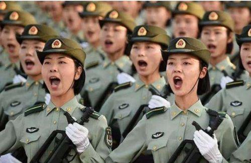 当兵女吃瓜,当兵女战士的甜蜜瓜果时光